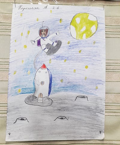 Рисунок на День Космонавтики "Человек на луне" (карандаш)