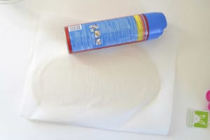 Раскатываем тесто скалкой или банкой через ткань